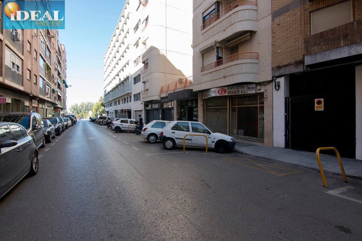 Garage for sale in Granada city - € 19,000 (Ref: 9433657)