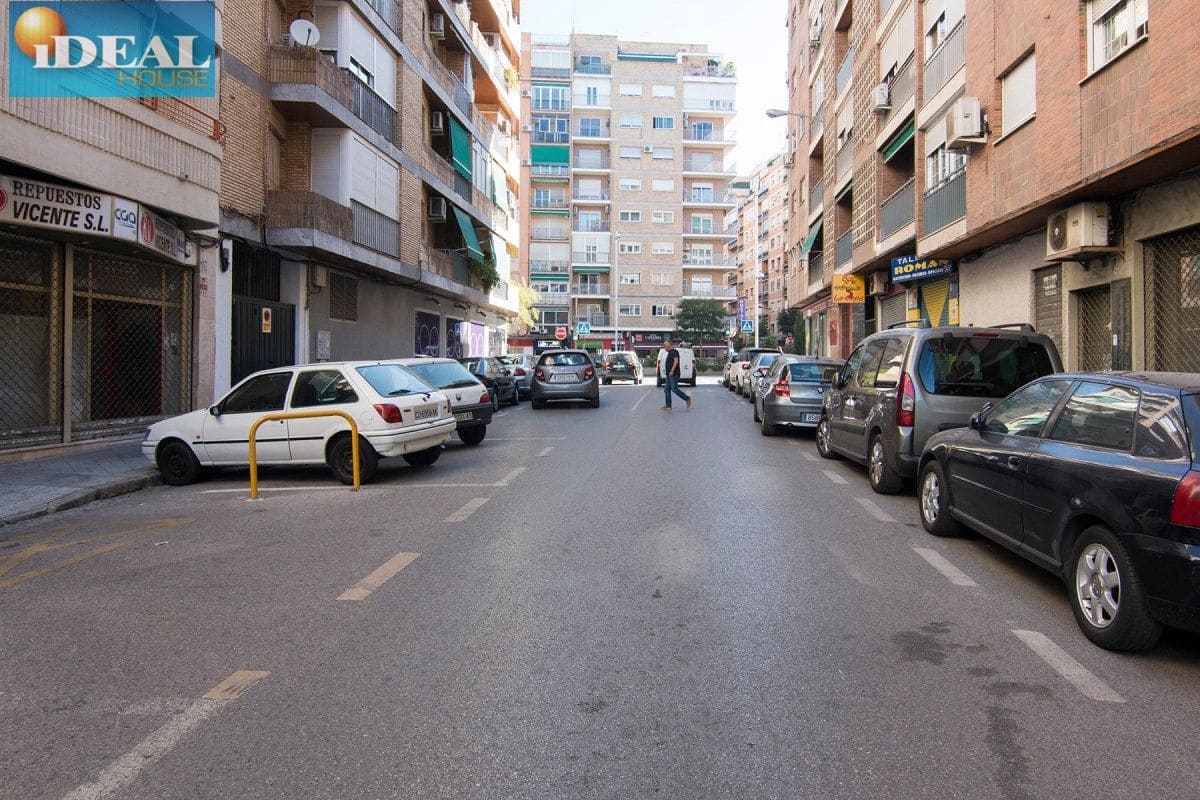 Garage for sale in Granada city - € 19,000 (Ref: 9433657)