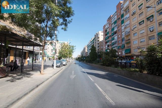 Garage for sale in Granada city - € 19,000 (Ref: 9433657)