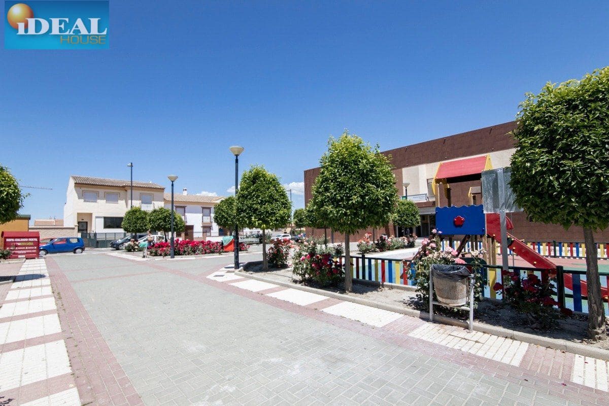 4 bedroom Townhouse for sale in Chauchina with garage - € 210,000 (Ref: 9433659)