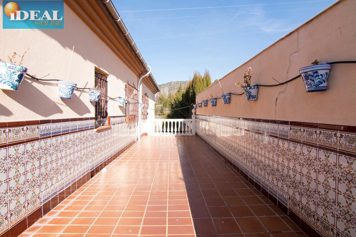 4 bedroom Finca/Country House for sale in Huetor Santillan - € 290,000 (Ref: 9433660)