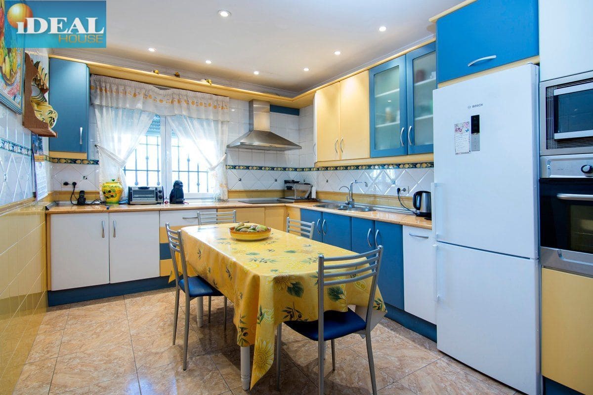 4 bedroom Finca/Country House for sale in Huetor Santillan - € 290,000 (Ref: 9433660)