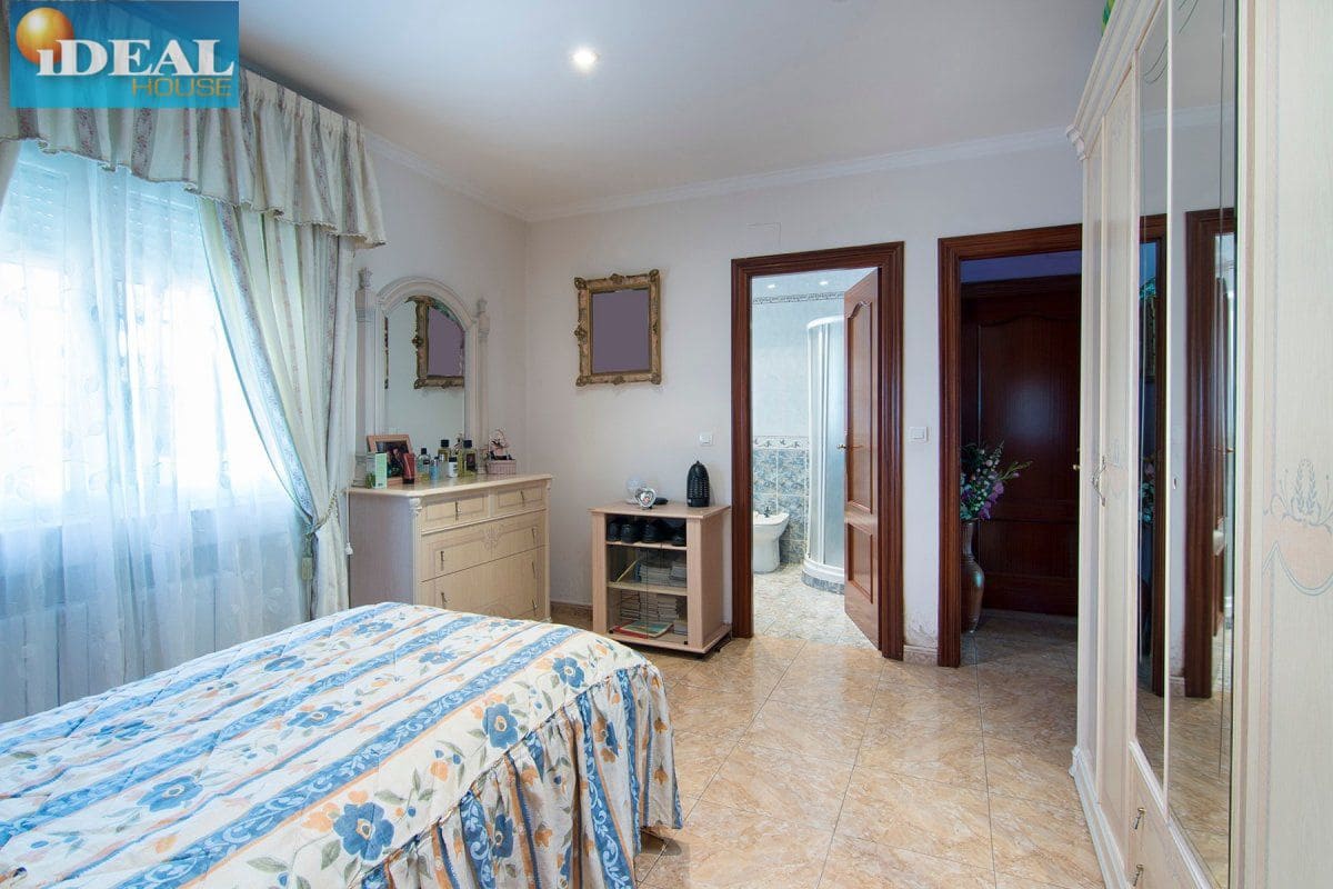 4 bedroom Finca/Country House for sale in Huetor Santillan - € 290,000 (Ref: 9433660)