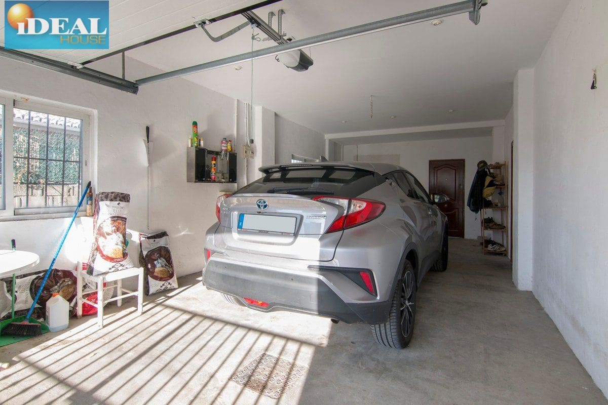 4 bedroom Finca/Country House for sale in Huetor Santillan - € 290,000 (Ref: 9433660)