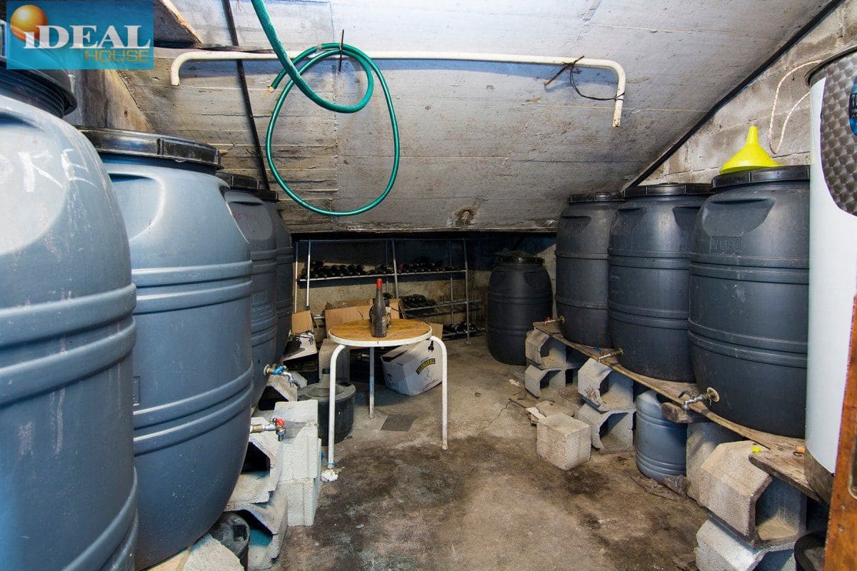 4 bedroom Finca/Country House for sale in Huetor Santillan - € 290,000 (Ref: 9433660)