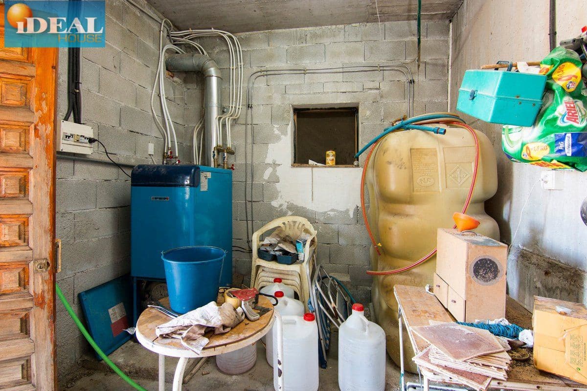 4 bedroom Finca/Country House for sale in Huetor Santillan - € 290,000 (Ref: 9433660)