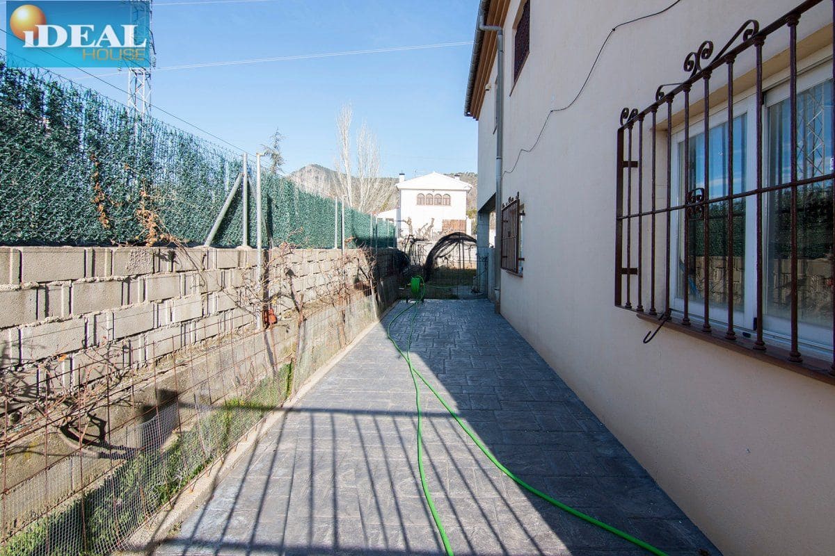 4 bedroom Finca/Country House for sale in Huetor Santillan - € 290,000 (Ref: 9433660)