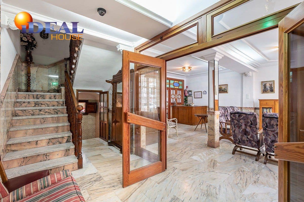 19 bedroom Hotel for sale in Lanjaron with garage - € 380,000 (Ref: 9433664)