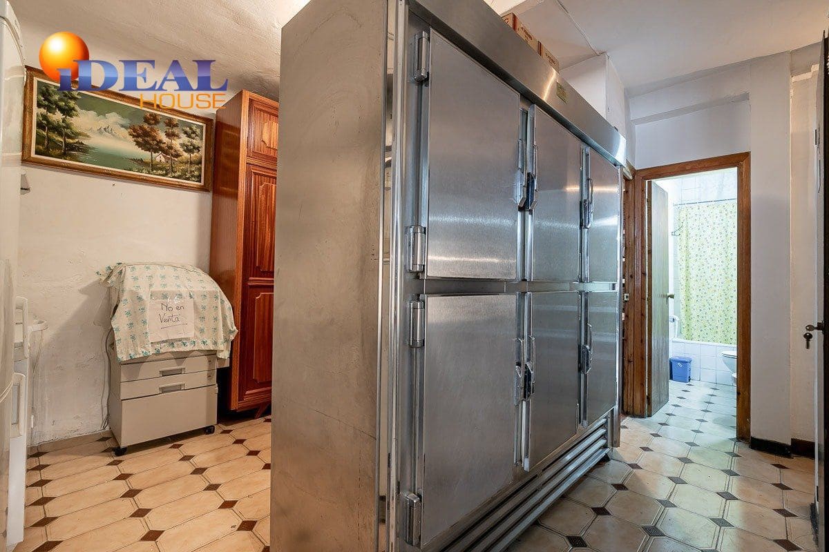 19 bedroom Hotel for sale in Lanjaron with garage - € 380,000 (Ref: 9433664)