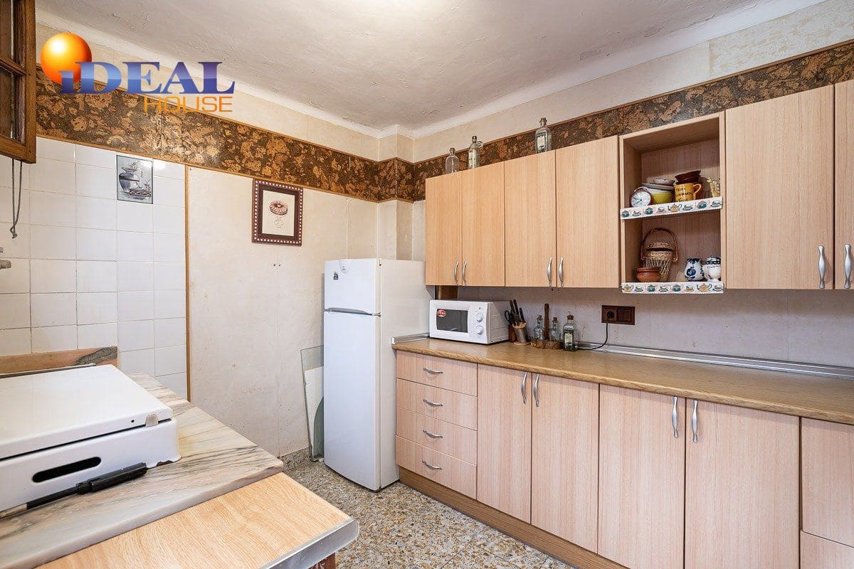 19 bedroom Hotel for sale in Lanjaron with garage - € 380,000 (Ref: 9433664)