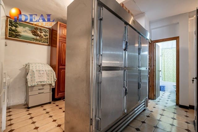 19 bedroom Hotel for sale in Lanjarón with garage - € 380,000 (Ref: 9433664)