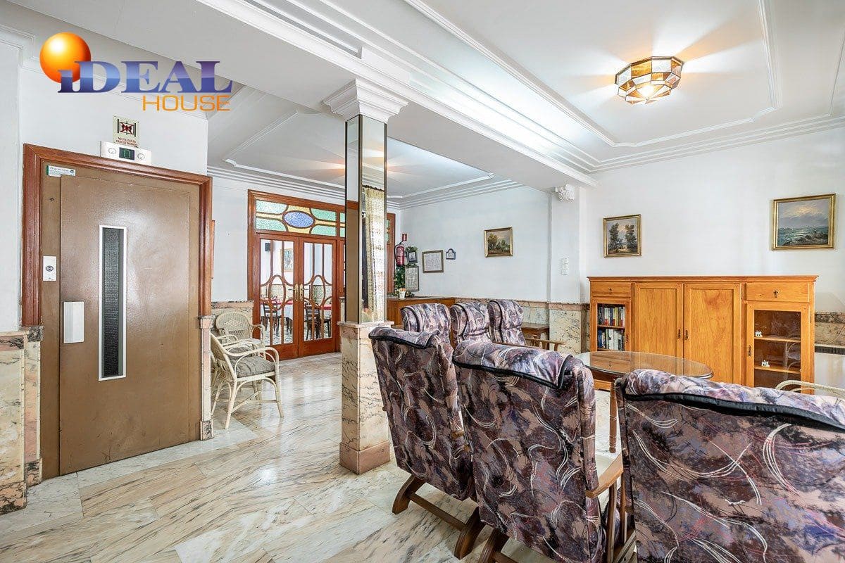 19 bedroom Hotel for sale in Lanjaron with garage - € 380,000 (Ref: 9433664)