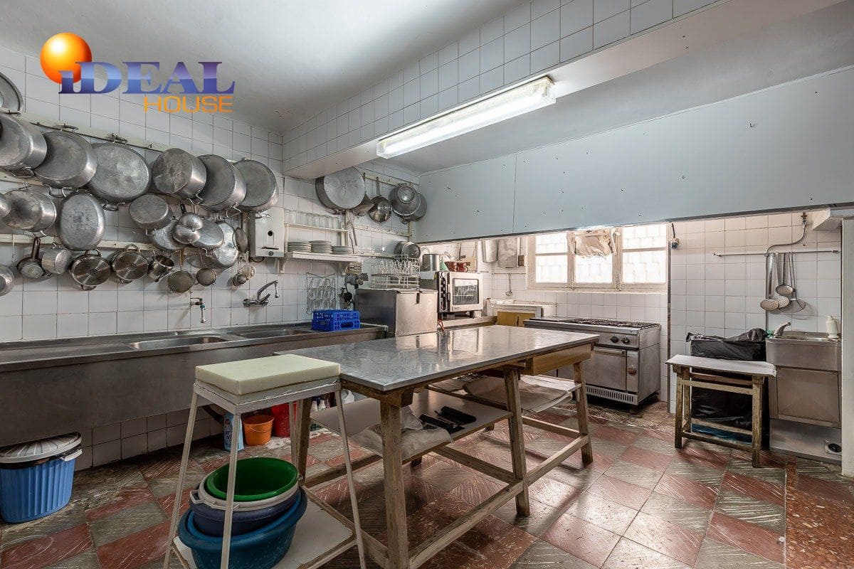 19 bedroom Hotel for sale in Lanjaron with garage - € 380,000 (Ref: 9433664)