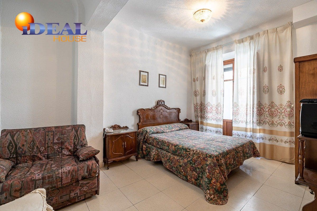 19 bedroom Hotel for sale in Lanjaron with garage - € 380,000 (Ref: 9433664)