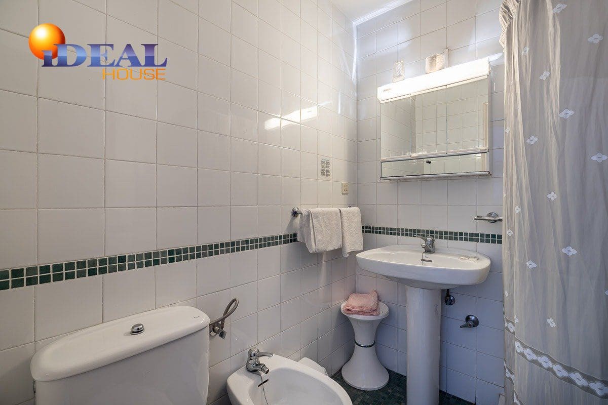 19 bedroom Hotel for sale in Lanjaron with garage - € 380,000 (Ref: 9433664)