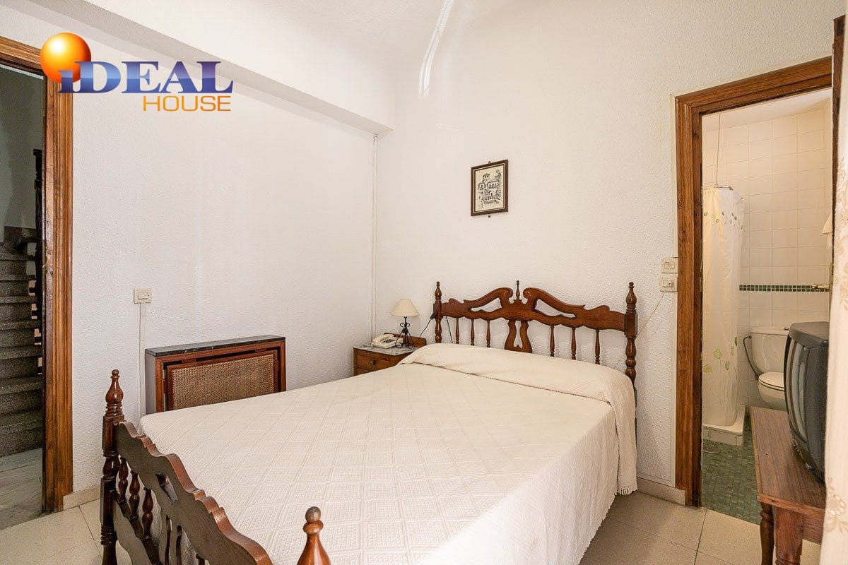 19 bedroom Hotel for sale in Lanjaron with garage - € 380,000 (Ref: 9433664)