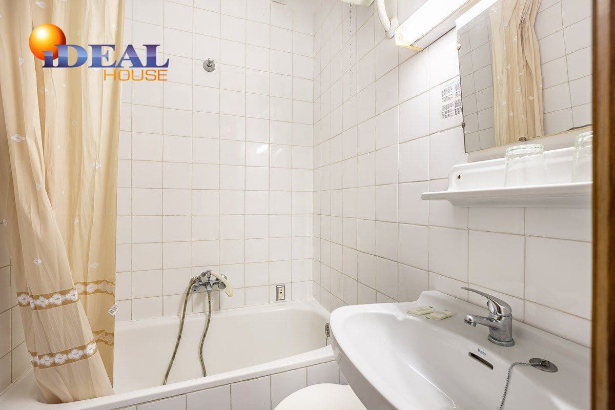 19 bedroom Hotel for sale in Lanjaron with garage - € 380,000 (Ref: 9433664)