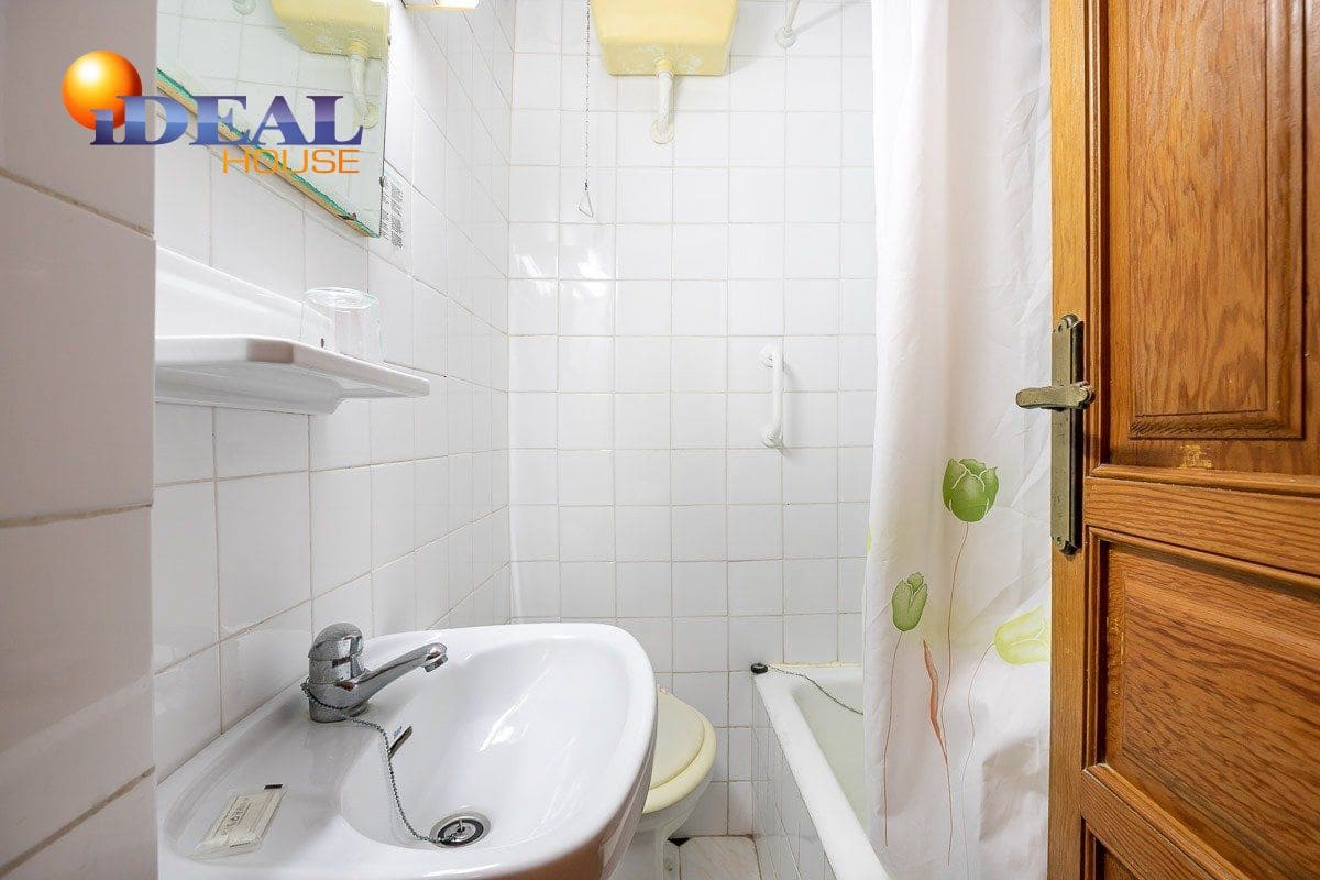 19 bedroom Hotel for sale in Lanjaron with garage - € 380,000 (Ref: 9433664)