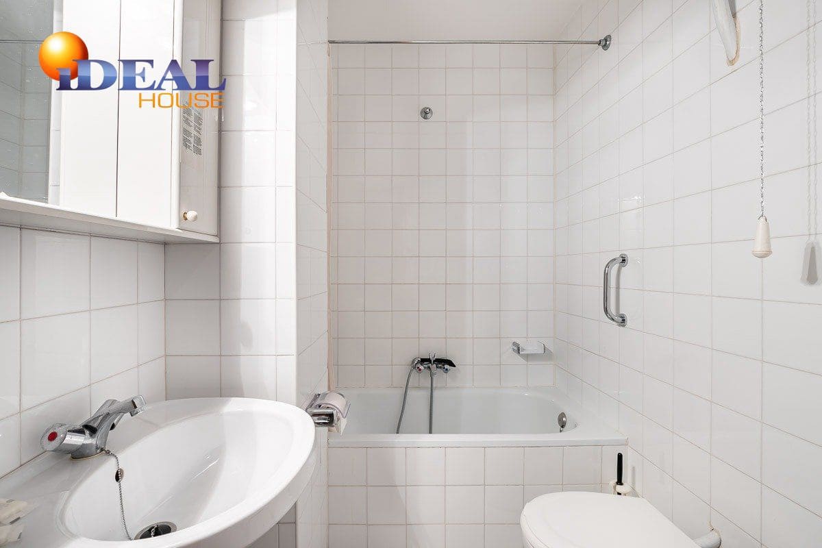 19 bedroom Hotel for sale in Lanjaron with garage - € 380,000 (Ref: 9433664)