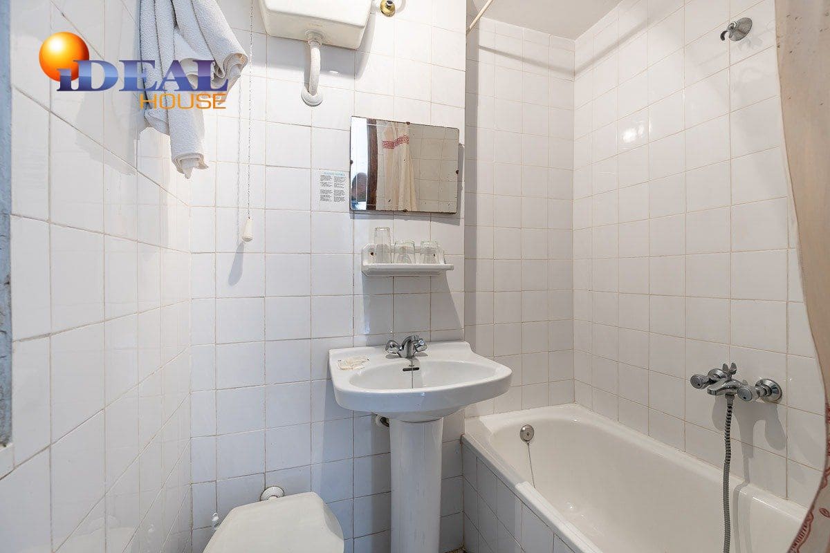 19 bedroom Hotel for sale in Lanjaron with garage - € 380,000 (Ref: 9433664)