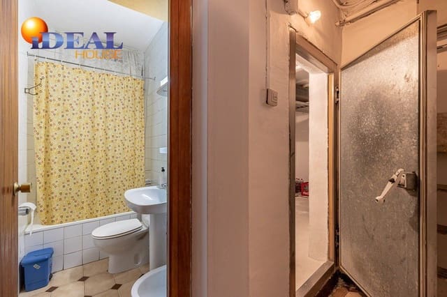 19 bedroom Hotel for sale in Lanjarón with garage - € 380,000 (Ref: 9433664)