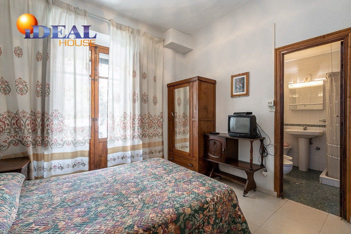 19 bedroom Hotel for sale in Lanjaron with garage - € 380,000 (Ref: 9433664)