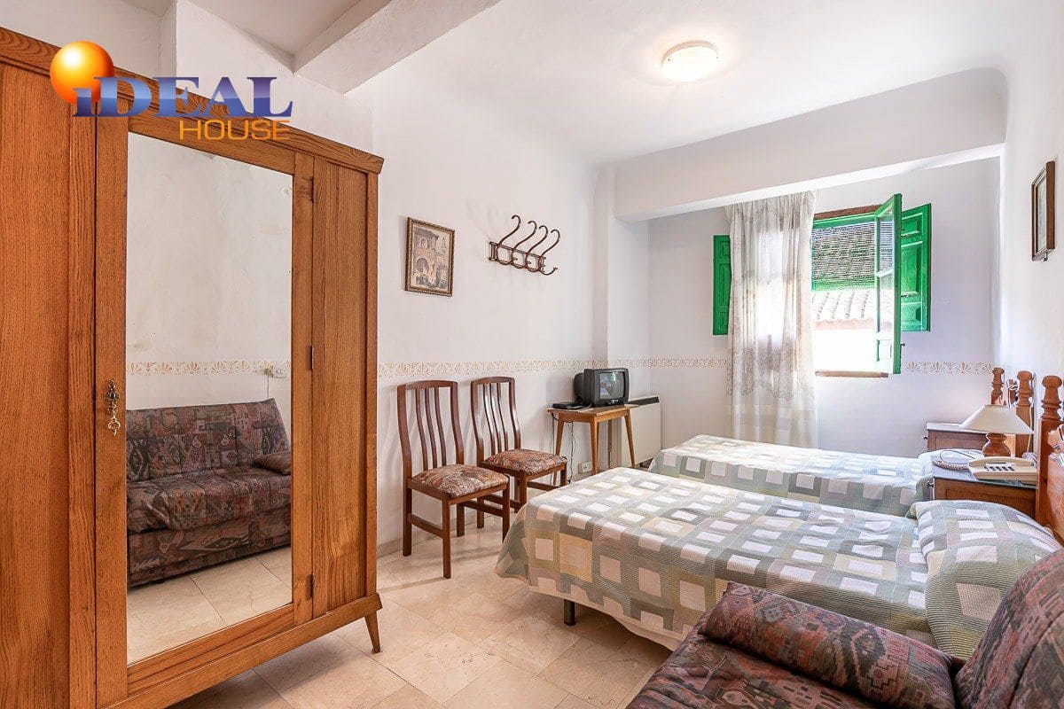 19 bedroom Hotel for sale in Lanjaron with garage - € 380,000 (Ref: 9433664)