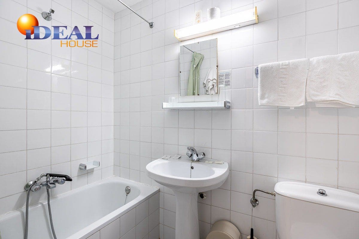 19 bedroom Hotel for sale in Lanjaron with garage - € 380,000 (Ref: 9433664)