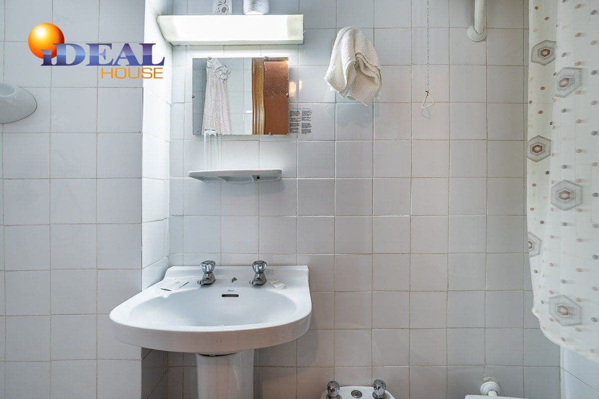 19 bedroom Hotel for sale in Lanjaron with garage - € 380,000 (Ref: 9433664)