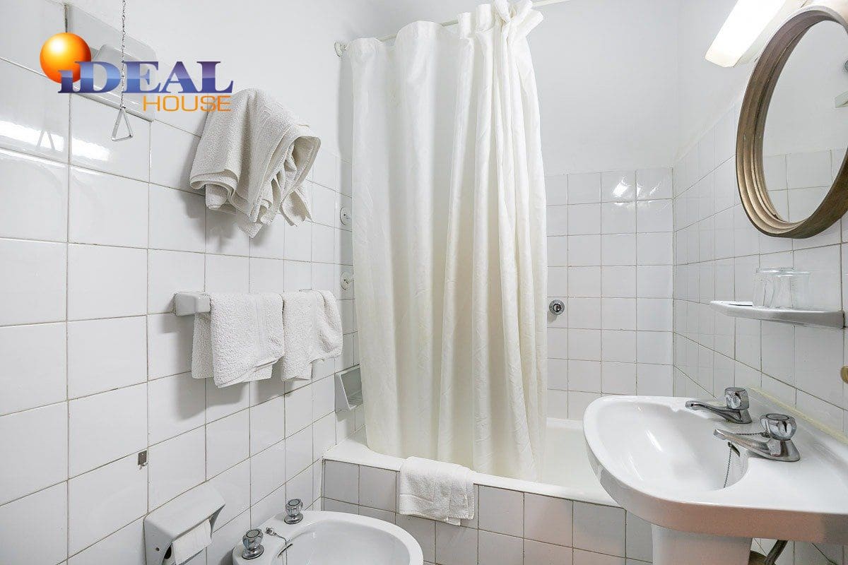 19 bedroom Hotel for sale in Lanjaron with garage - € 380,000 (Ref: 9433664)