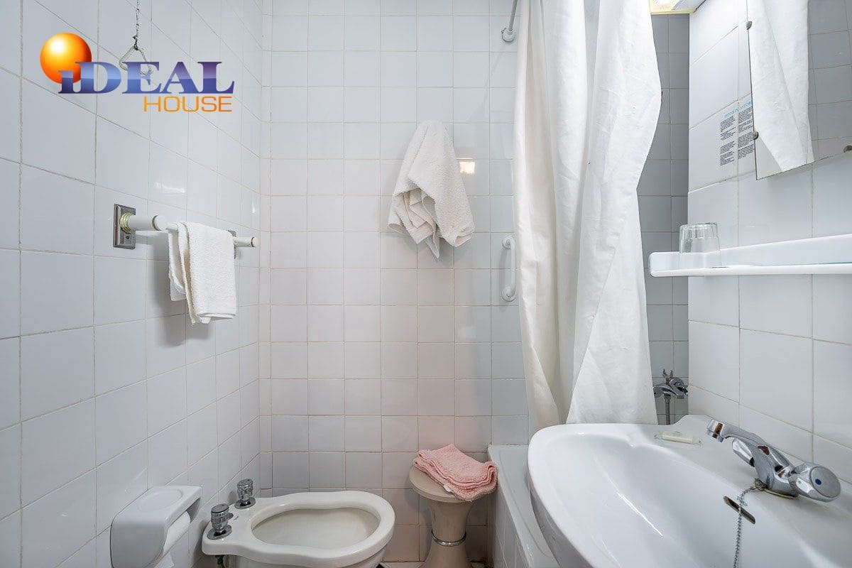 19 bedroom Hotel for sale in Lanjaron with garage - € 380,000 (Ref: 9433664)