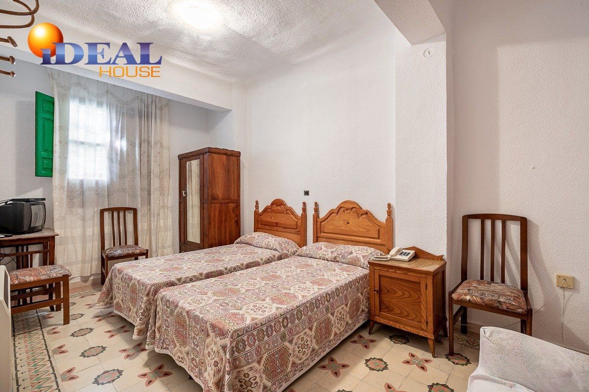 19 bedroom Hotel for sale in Lanjaron with garage - € 380,000 (Ref: 9433664)