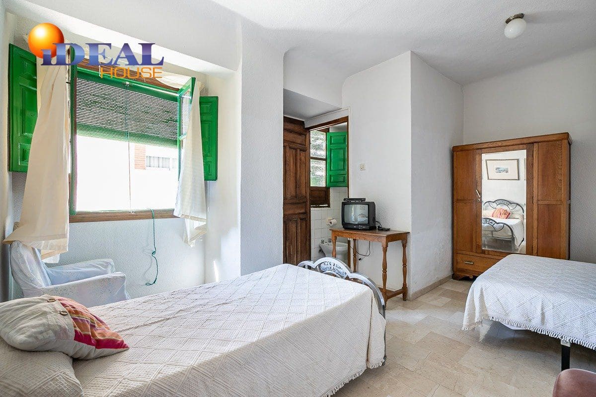 19 bedroom Hotel for sale in Lanjaron with garage - € 380,000 (Ref: 9433664)