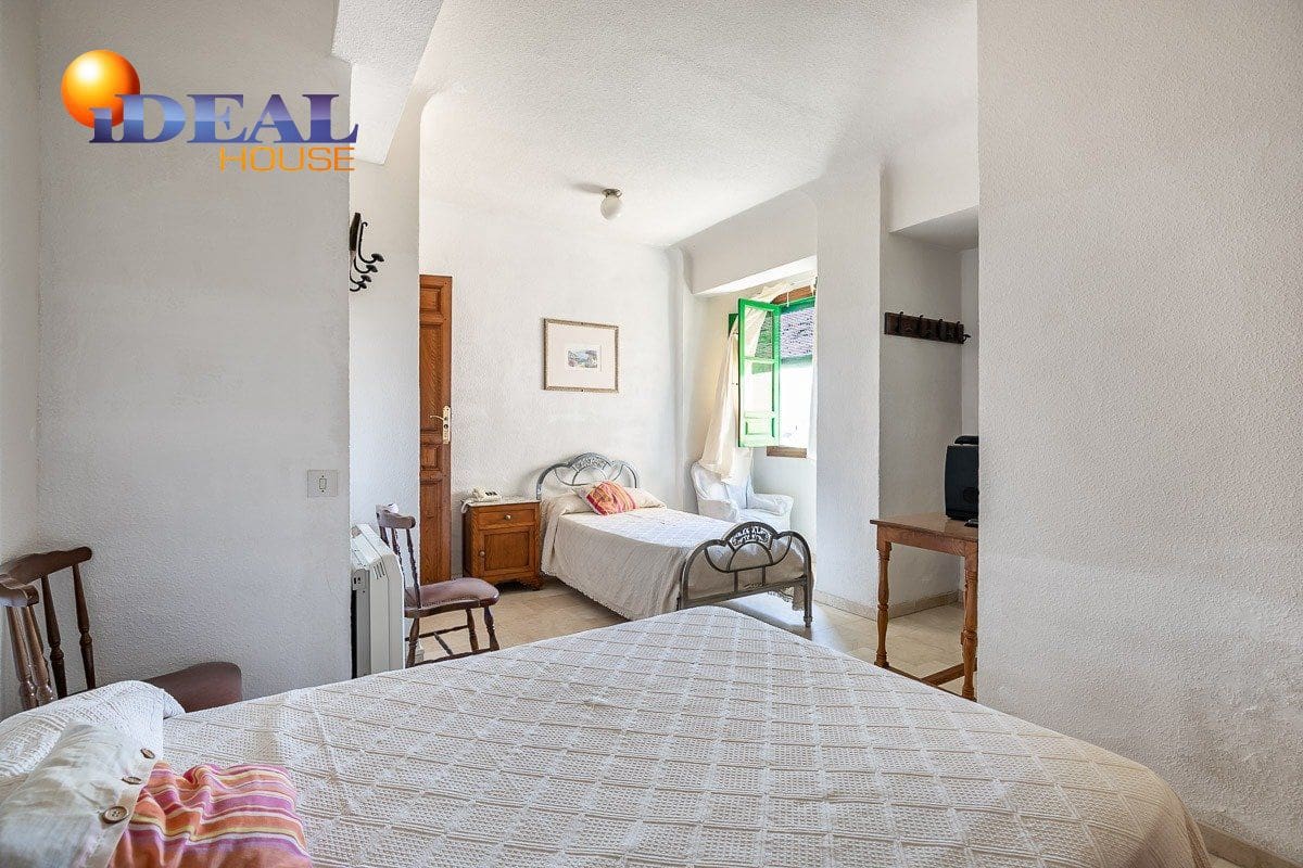 19 bedroom Hotel for sale in Lanjaron with garage - € 380,000 (Ref: 9433664)