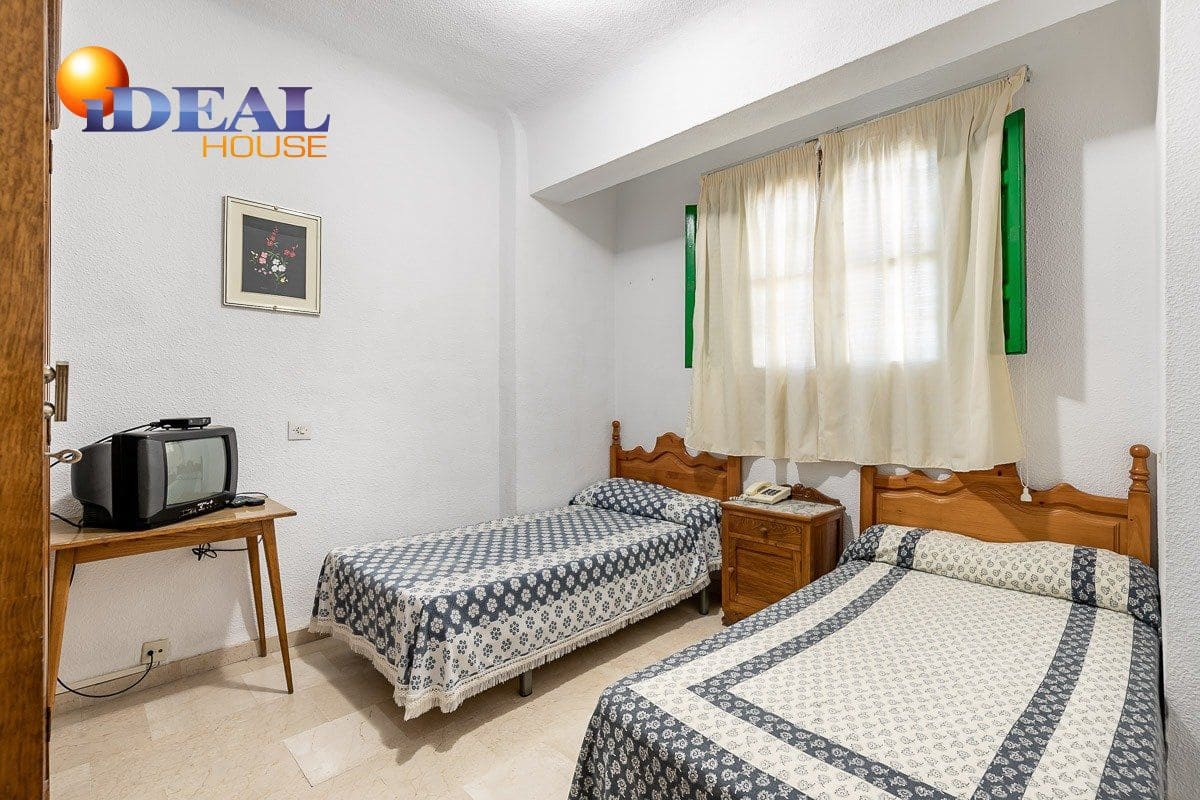 19 bedroom Hotel for sale in Lanjaron with garage - € 380,000 (Ref: 9433664)