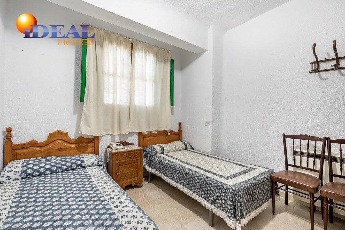 19 bedroom Hotel for sale in Lanjaron with garage - € 380,000 (Ref: 9433664)