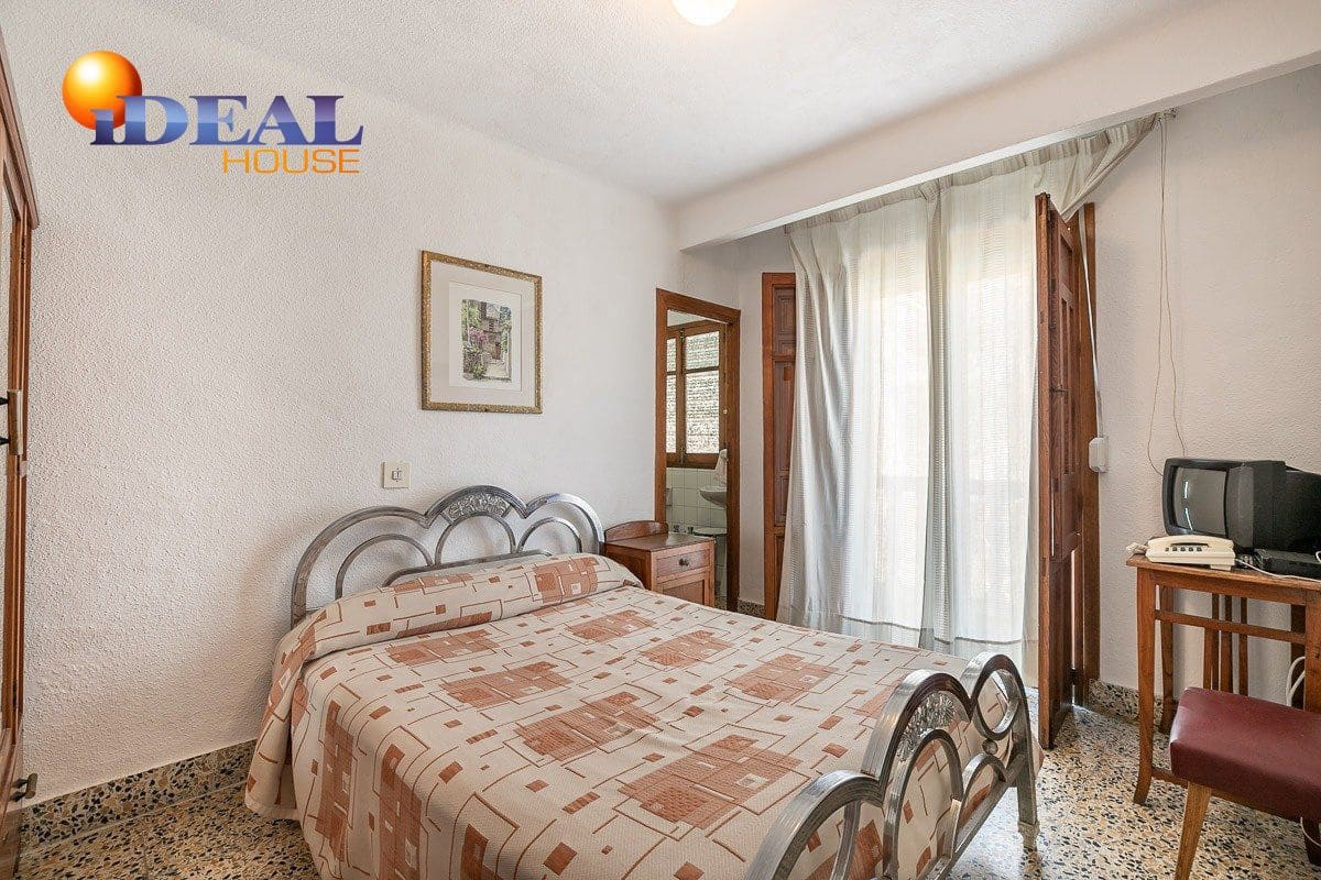 19 bedroom Hotel for sale in Lanjaron with garage - € 380,000 (Ref: 9433664)