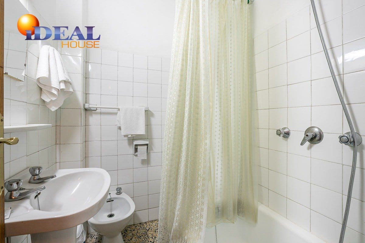 19 bedroom Hotel for sale in Lanjaron with garage - € 380,000 (Ref: 9433664)