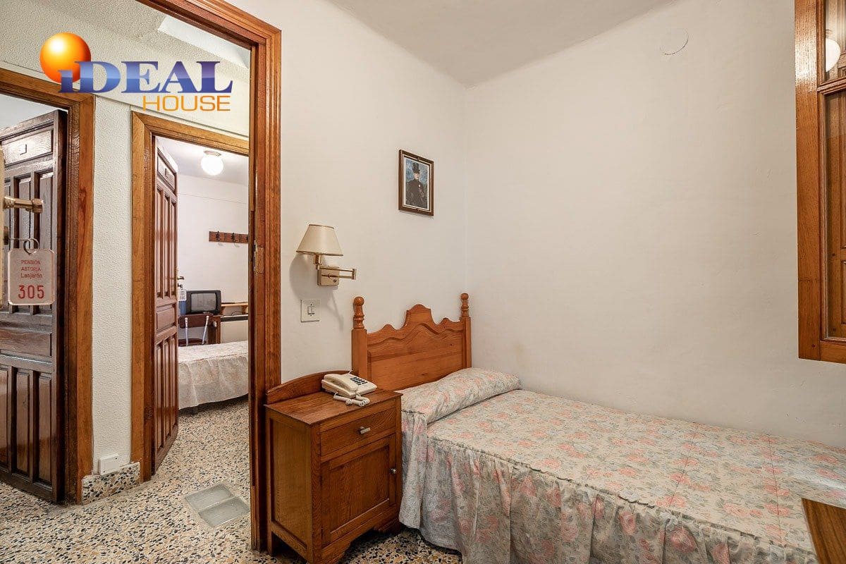 19 bedroom Hotel for sale in Lanjaron with garage - € 380,000 (Ref: 9433664)