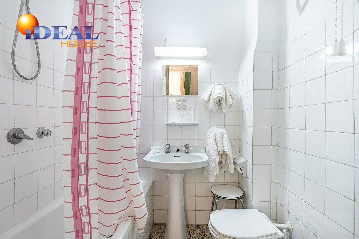 19 bedroom Hotel for sale in Lanjaron with garage - € 380,000 (Ref: 9433664)