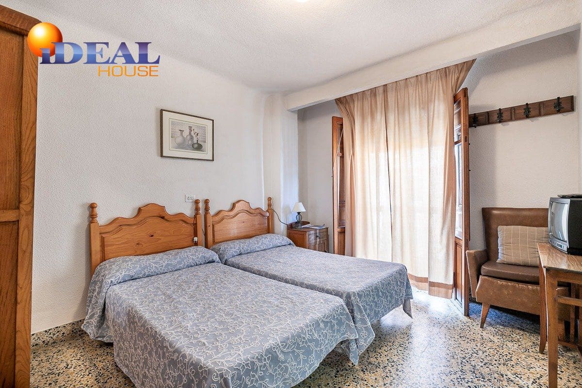 19 bedroom Hotel for sale in Lanjaron with garage - € 380,000 (Ref: 9433664)