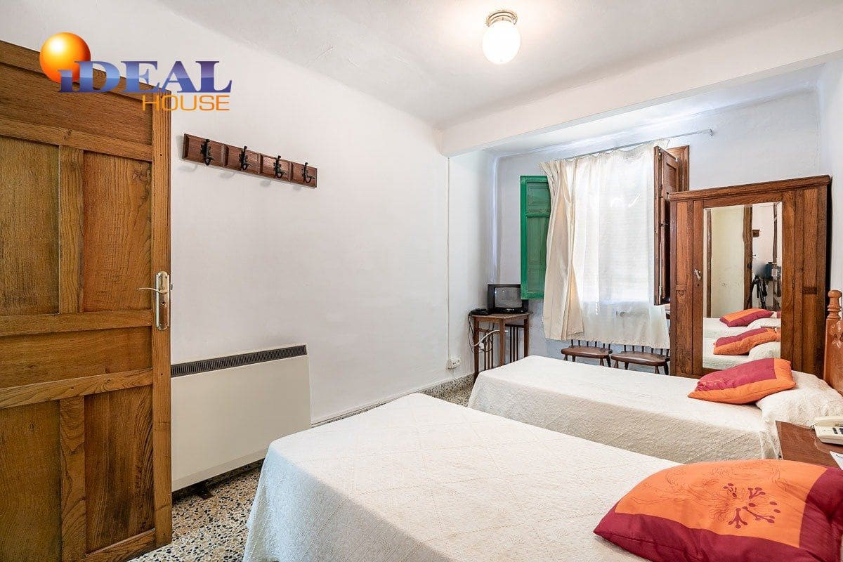 19 bedroom Hotel for sale in Lanjaron with garage - € 380,000 (Ref: 9433664)