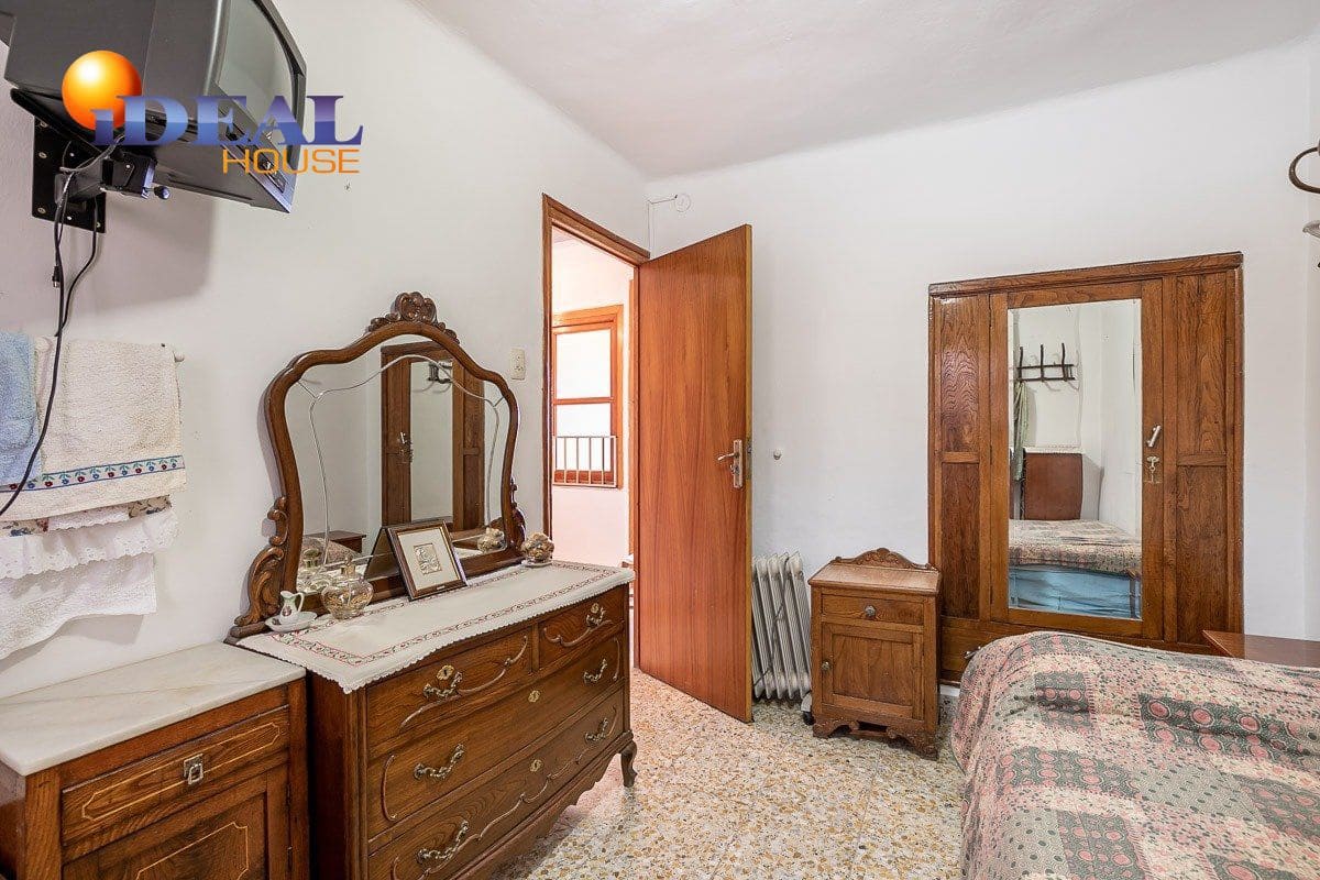 19 bedroom Hotel for sale in Lanjaron with garage - € 380,000 (Ref: 9433664)