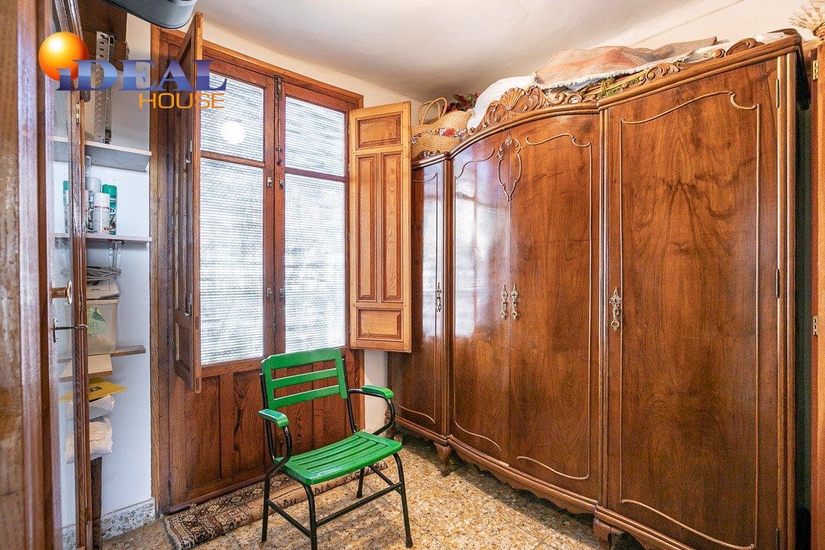 19 bedroom Hotel for sale in Lanjaron with garage - € 380,000 (Ref: 9433664)