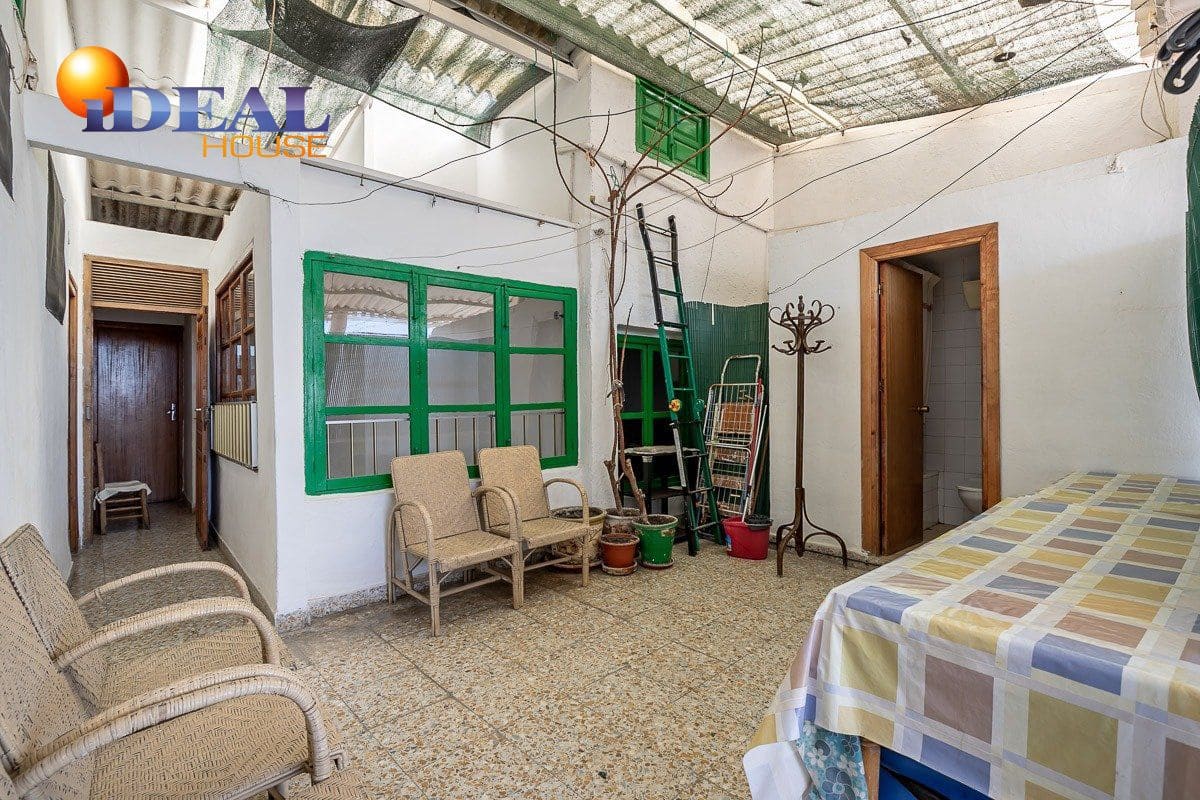 19 bedroom Hotel for sale in Lanjaron with garage - € 380,000 (Ref: 9433664)