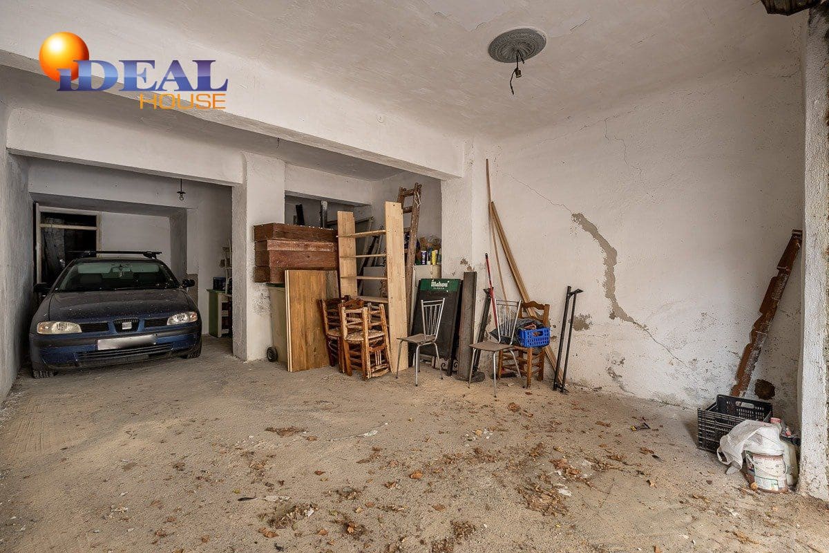 19 bedroom Hotel for sale in Lanjaron with garage - € 380,000 (Ref: 9433664)