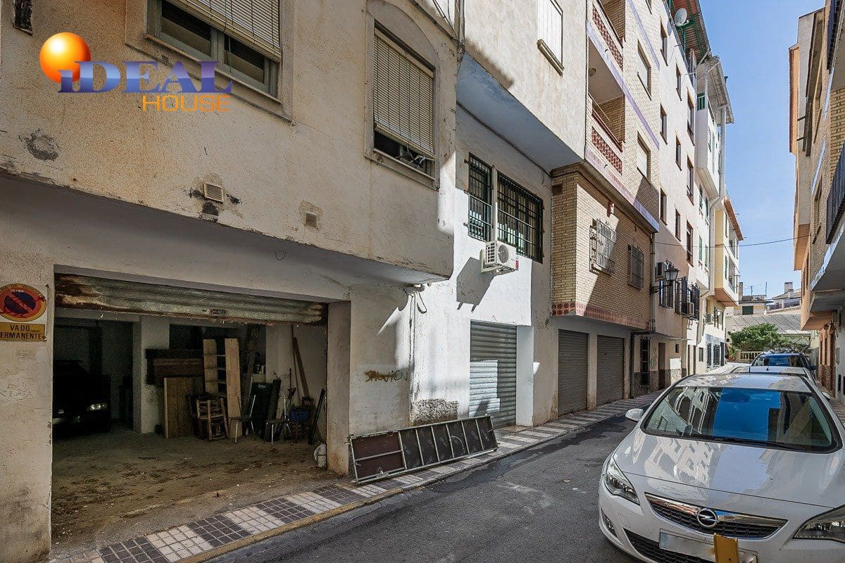 19 bedroom Hotel for sale in Lanjaron with garage - € 380,000 (Ref: 9433664)