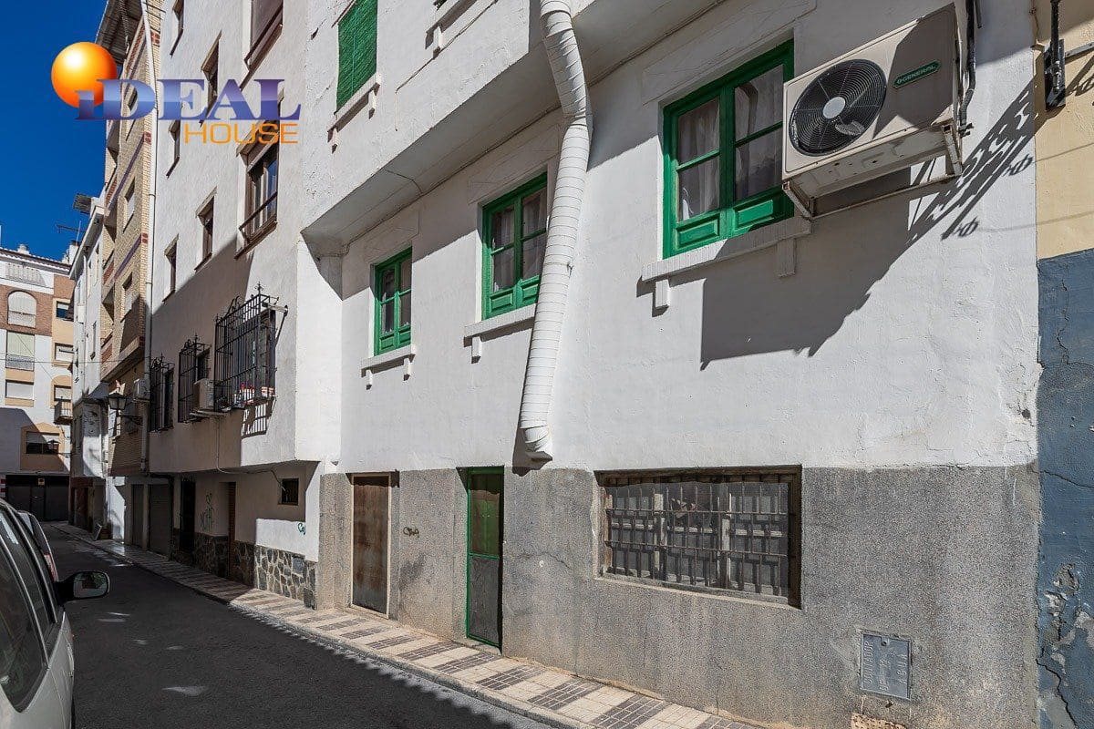 19 bedroom Hotel for sale in Lanjaron with garage - € 380,000 (Ref: 9433664)