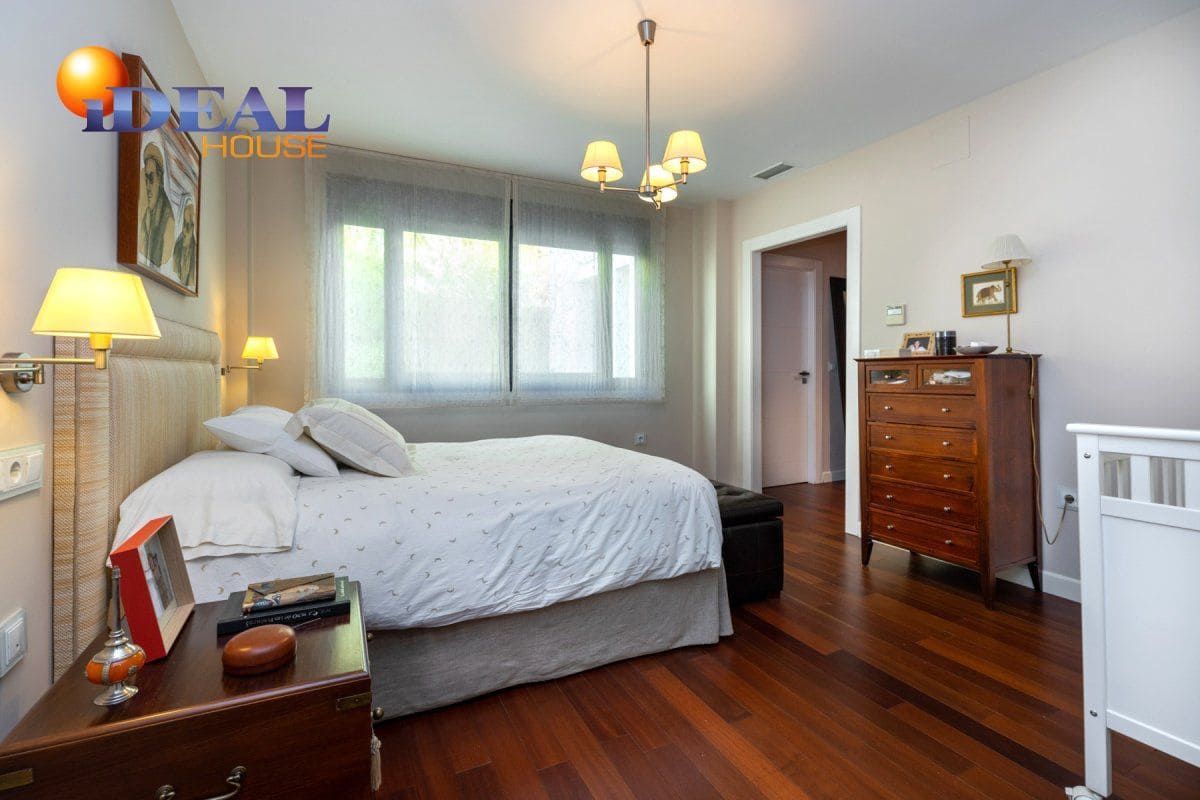 Casa de 3 habitaciones en Granada ciudad en venta - 770.000 € (Ref: 9433665)