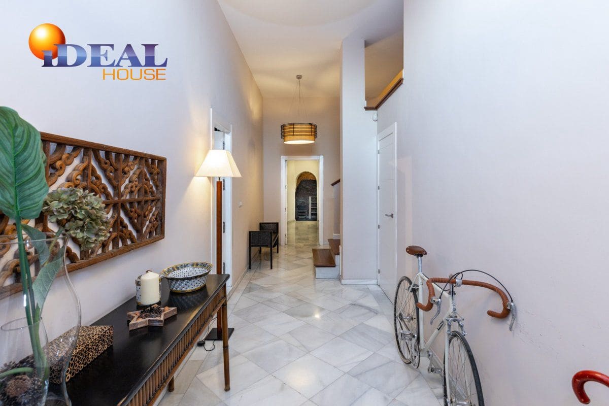 Casa de 3 habitaciones en Granada ciudad en venta - 770.000 € (Ref: 9433665)